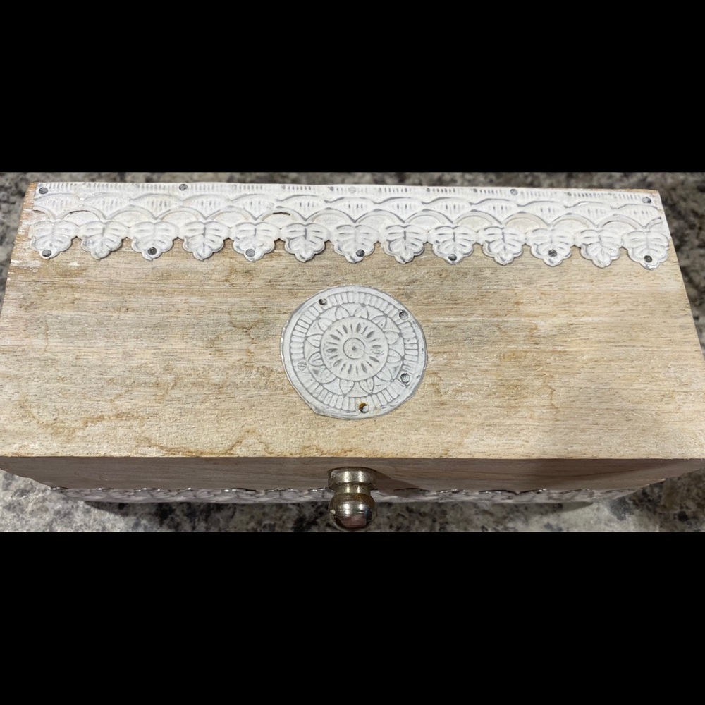Distressed decor box